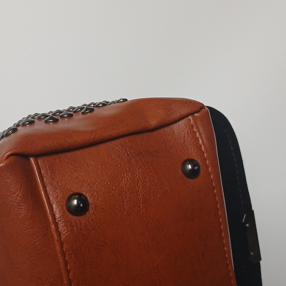 FashionAccessories Ladys Collection Carmel Brown Vegan Leather Shoulder Bag EUC - Picture 13 of 16